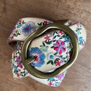 Lucky Brand Boho Leather Embroidered Flowers Size M Women Belt